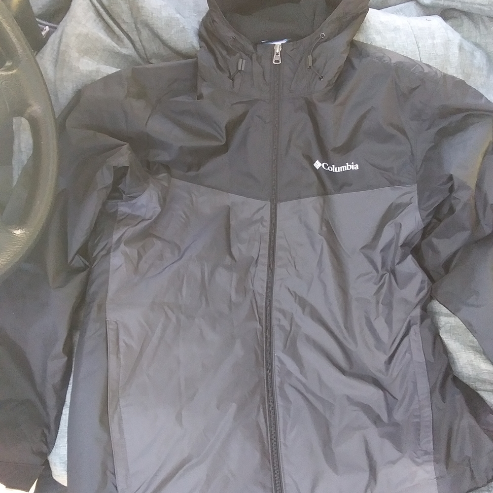 Large Columbia Jacket - Picture 4 of 4